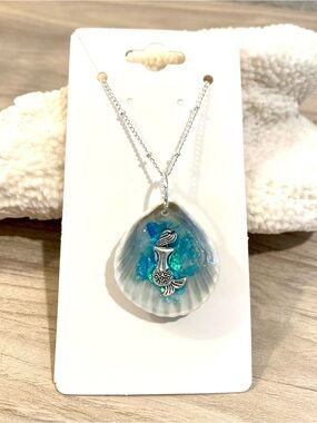 Robyn’s mermaid shell necklace